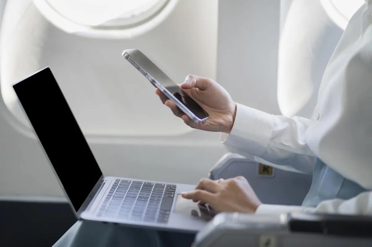 Deploying AI and Generative AI in the Airline Industry: Enhancing Operations and Improving Customer Experiences 